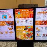 Popeyes cennik: zestawy z kurczakiem, skrzydełka w różnych smakach, desery i napoje.
