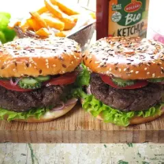 Ile kalorii ma burger wołowy z frytkami? Sprawdź, zanim zamówisz!