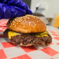 Co to smash burger i dlaczego warto go spróbować w domu