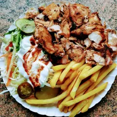 Ile kalorii ma kebab box z frytkami? Sprawdź, co naprawdę jesz
