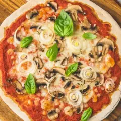 Szybka pizza bez drożdży - łatwy przepis na idealne ciasto