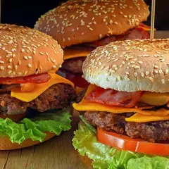 Gdzie kupić zdrowe bułki do hamburgerów i nie przepłacić