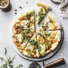 Ile waży pizza 30 cm? Zaskakujące różnice w wadze i dodatkach