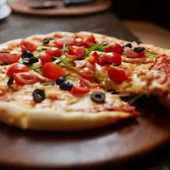 Ile waży pizza margherita 32 cm? Zaskakujące fakty o wadze i kaloriach
