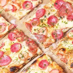 Ciasto na pizzę jak z pizzerii – idealne przepisy i techniki na pewno zaskoczą