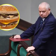 Polityk w garniturze pochyla się nad mównicą, obok widoczny Big Mac. Czy to symbol jego myśli o big mac cena?