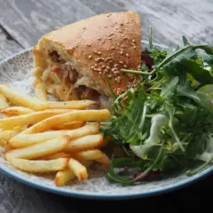 Co zrobić z bułki do hamburgerów? 10 kreatywnych pomysłów na dania