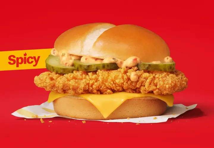 McCrispy z pikantnym sosem i chrupiącym kurczakiem. Sprawdź jego cenę!
