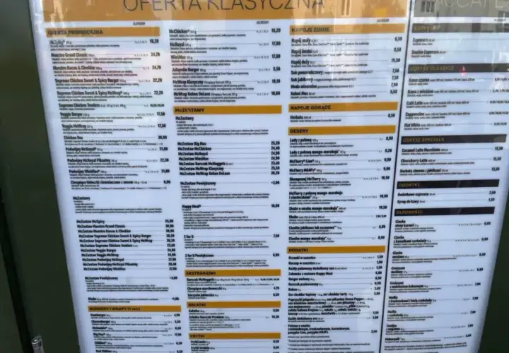 McChicken kosztuje 16,20 zł. Na menu widać też inne klasyki i napoje.
