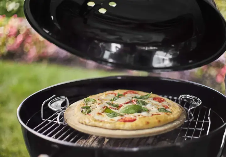 Jak czyścić kamień do pizzy, aby uniknąć zniszczenia i plam
