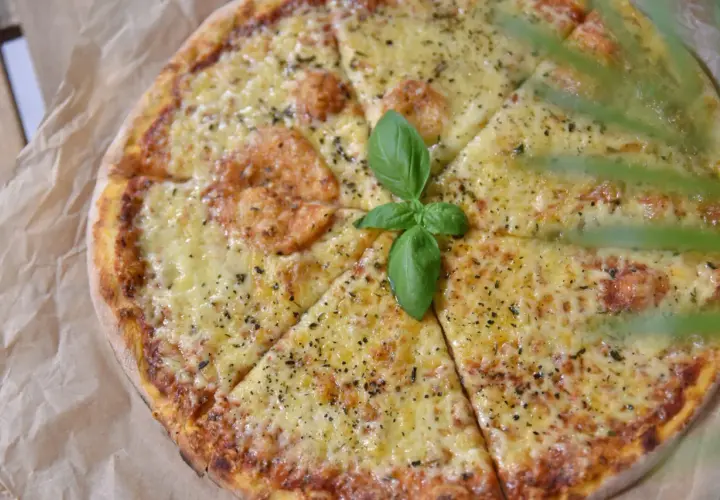 Jakie sery do pizzy - wybierz najlepsze smaki dla idealnej pizzy