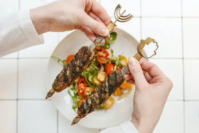 Dlaczego kebab jest niezdrowy? Odkryj ukryte zagrożenia zdrowotne