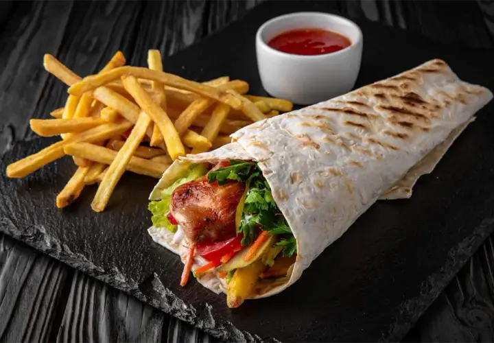 Ile kalorii ma kebab rollo? Sprawdź, co wpływa na kaloryczność