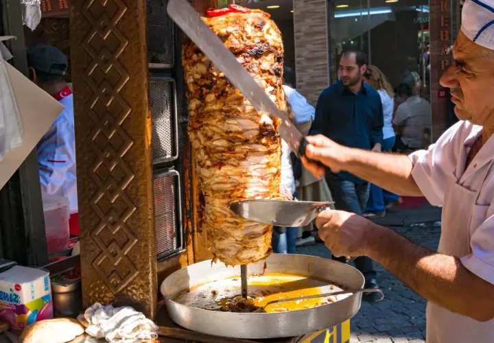 Ile kosztuje kebab w Berlinie? Zaskakujące ceny i różnice!