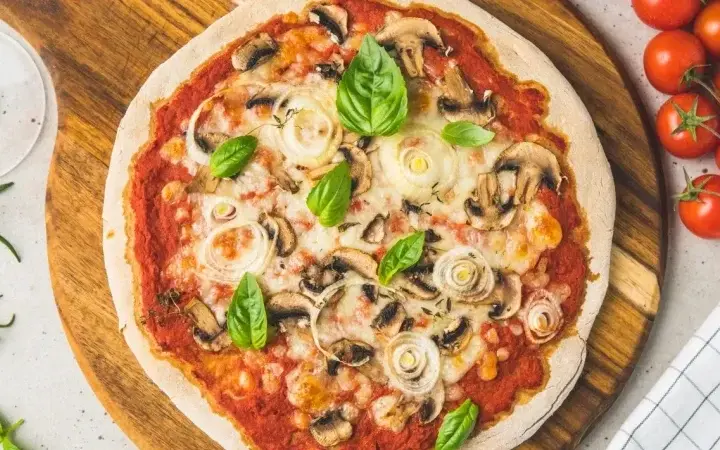 Szybka pizza bez drożdży - łatwy przepis na idealne ciasto