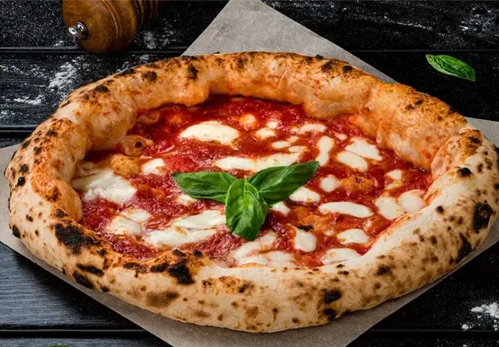 Ile drożdży do pizzy? Odpowiednie proporcje dla idealnego ciasta