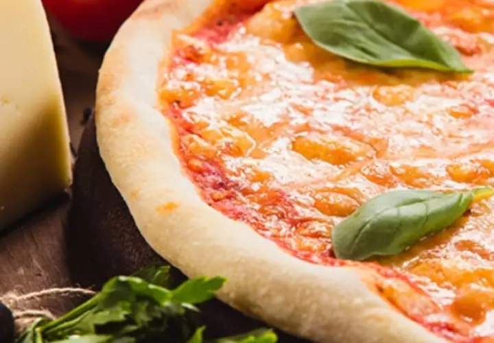 Jak się pisze pizza? Poznaj prawidłową pisownię i wymowę