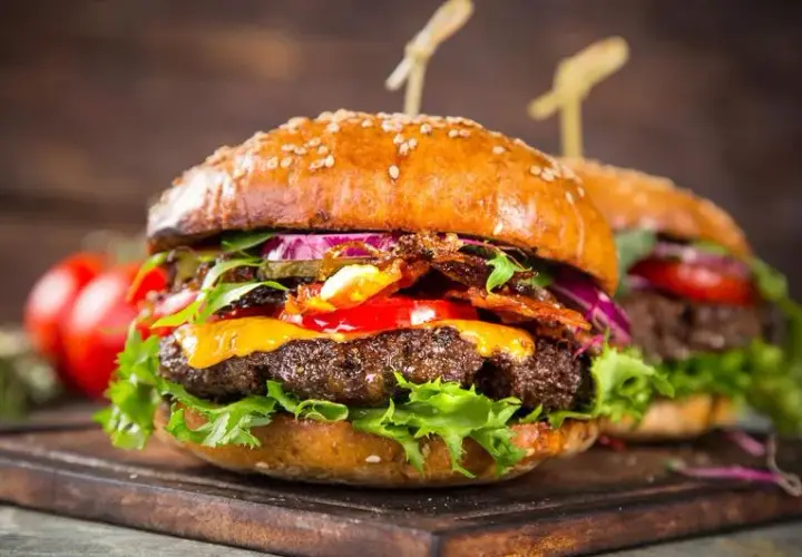 Burger z czym - odkryj najlepsze dodatki, które zmienią smak!