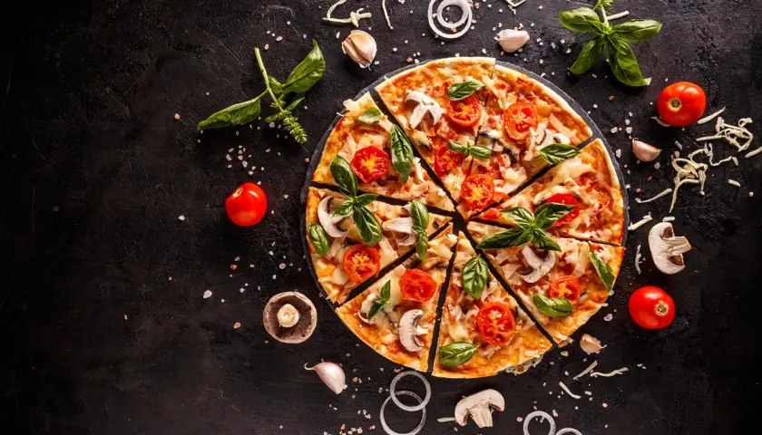 Ile kalorii ma średnia pizza? Zaskakujące różnice w kaloryczności