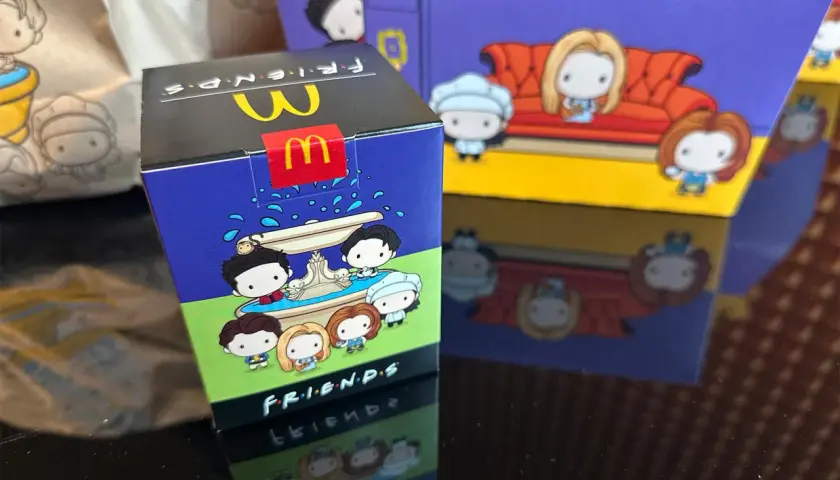 Kolekcjonerski zestaw Friends McDonald's z uroczymi figurkami. Sprawdź cenę!