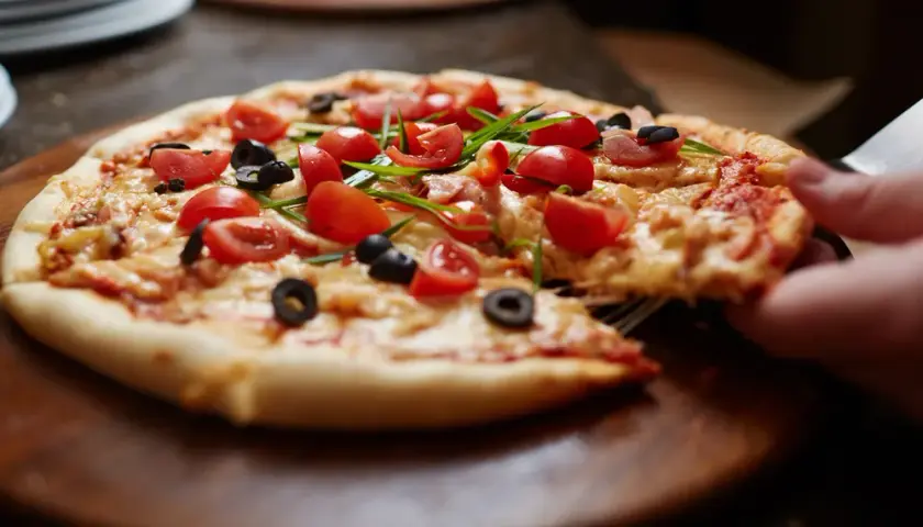 Ile waży pizza margherita 32 cm? Zaskakujące fakty o wadze i kaloriach