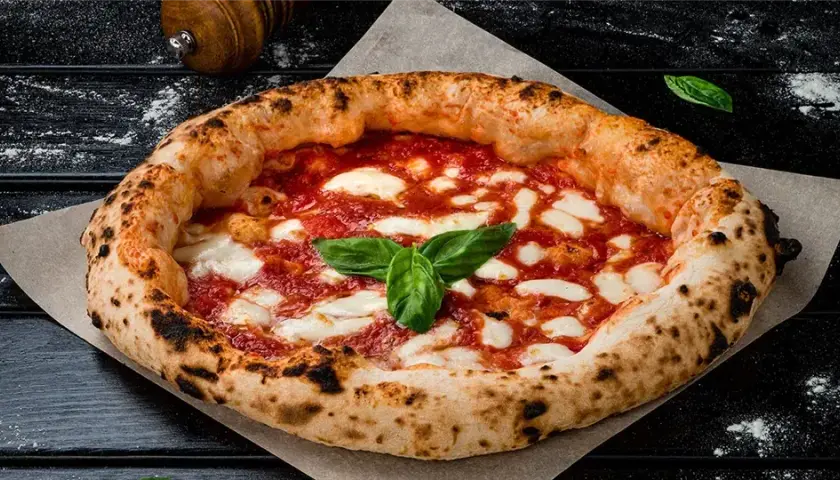 Ile drożdży do pizzy? Odpowiednie proporcje dla idealnego ciasta