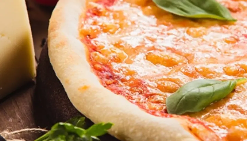 Jak się pisze pizza? Poznaj prawidłową pisownię i wymowę