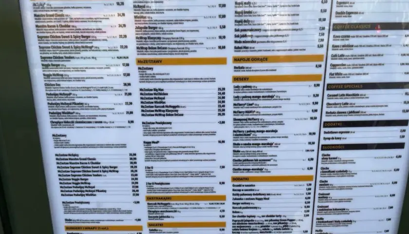 Ile kosztuje mała cola w Mc? Na menu widać, że mała cola kosztuje 6,50 zł.