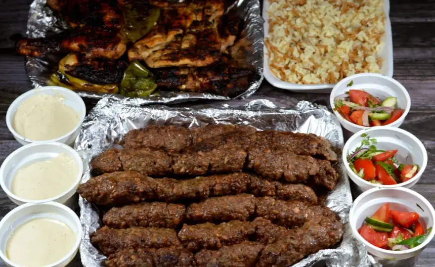 Kofta kebab - jak zrobić soczyste mięso, które nie spada z grilla?