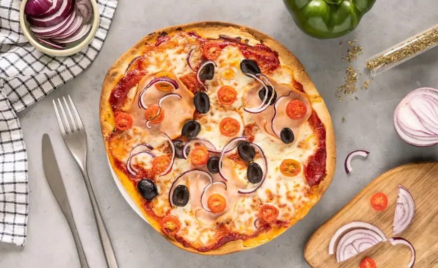 Ile piec pizzę na gotowym spodzie? Idealny czas i temperatura!