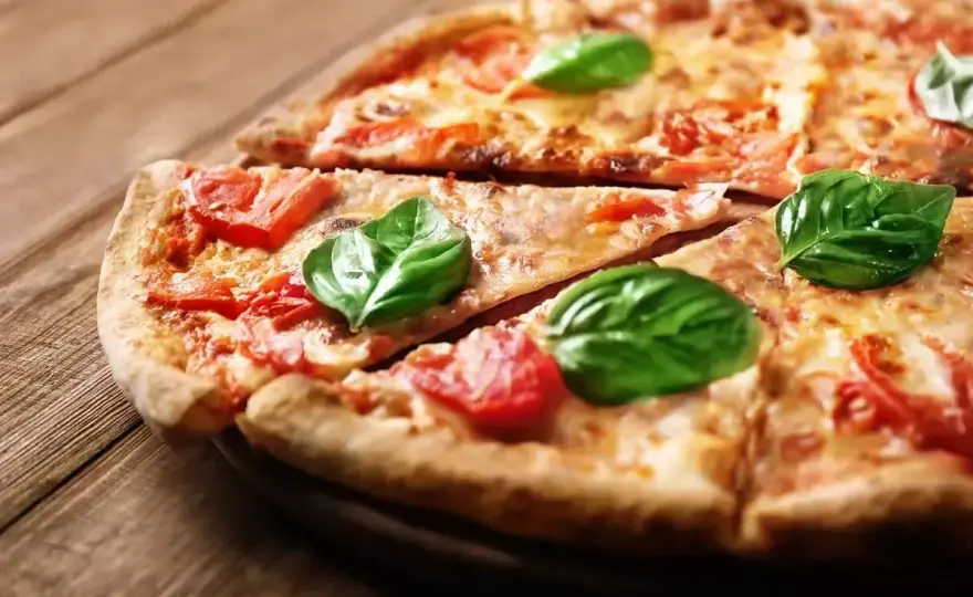 Pizza Hut Classica - Czy to najlepszy wybór? Analiza smaku i ceny