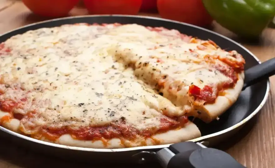 Mrożona pizza - Jak upiec chrupiącą i pyszną?
