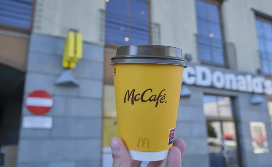 Kawa w McDonald's - ile kosztuje i które opcje są najtańsze