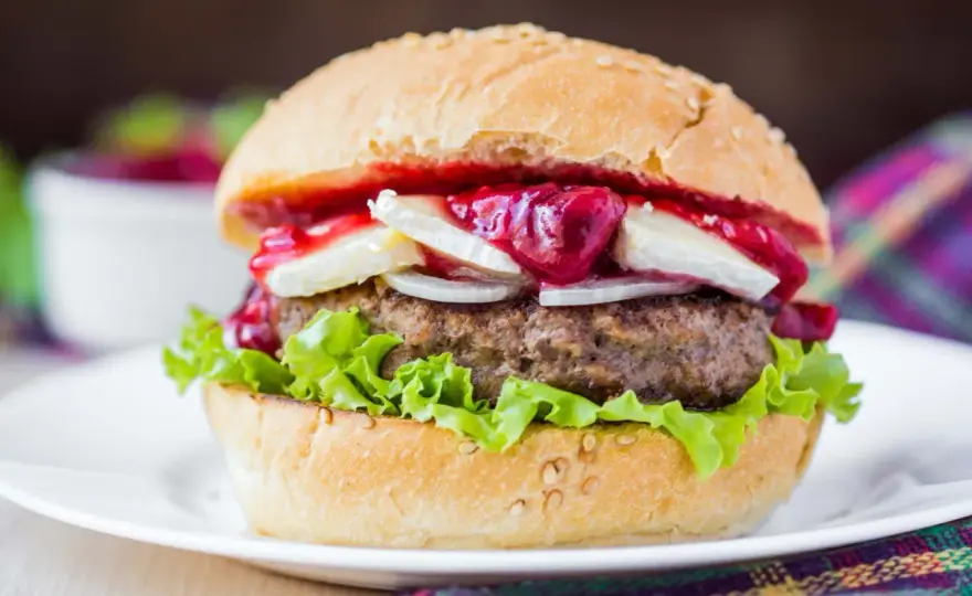 Burger Drwala z żurawiną - domowa wersja, którą warto zrobić