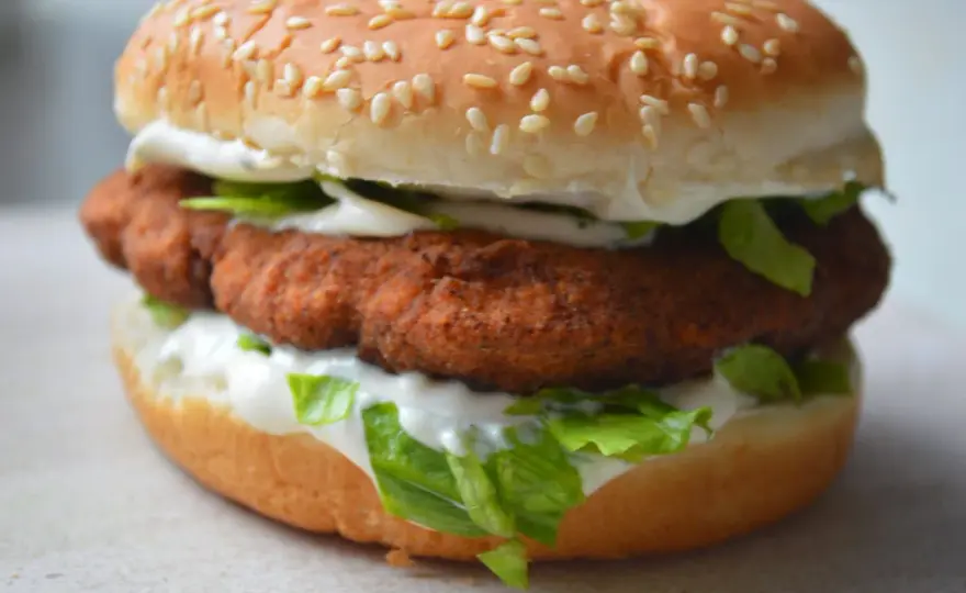 Red Chikker McDonald's - Czy to lżejszy burger? Analiza i przepis