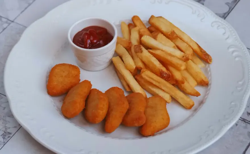 Nuggetsy z Maka - Jak wybrać porcję, sos i nie żałować?