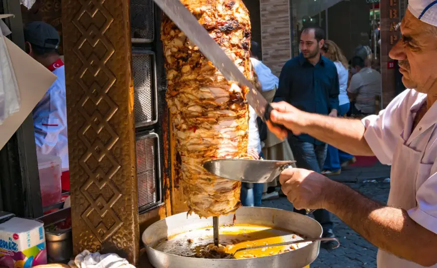 Ile kosztuje kebab w Berlinie? Zaskakujące ceny i różnice!