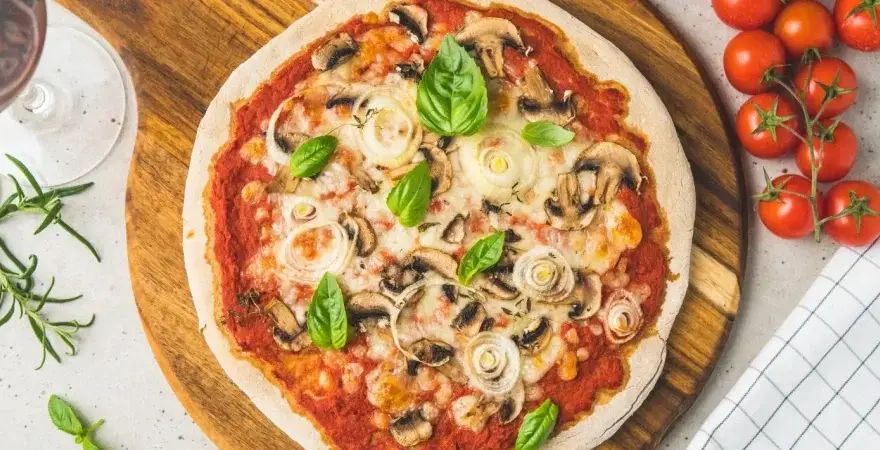 Szybka pizza bez drożdży - łatwy przepis na idealne ciasto