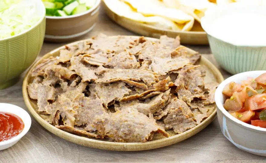 Domowy kebab z piekarnika - jak zrobić go soczystego