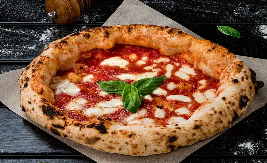 Ile drożdży do pizzy? Odpowiednie proporcje dla idealnego ciasta