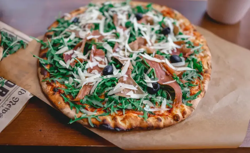Pizza z Prosciutto - Sekret lekkiej i pysznej domowej pizzy