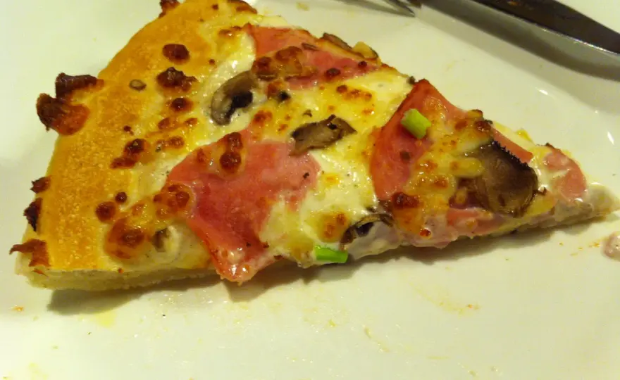 Ile kosztuje mała pizza w Pizza Hut? Ceny, które cię zaskoczą