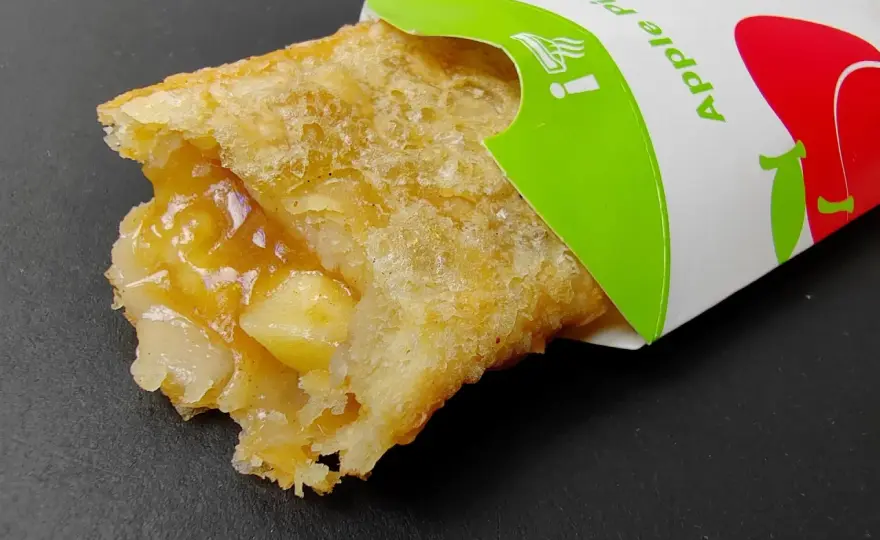 Jabłkowe ciastko z McDonald's - ile ma kalorii i czy warto?