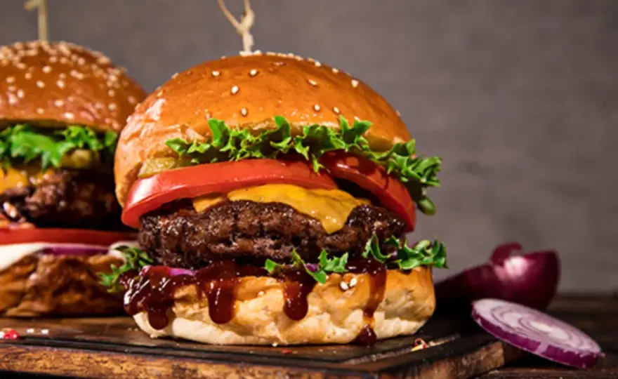 Jak przygotować burgery jak z McDonald's - proste przepisy w domu