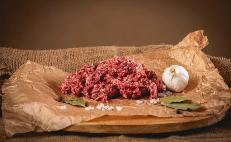 Jakie mięso na burgera? Wybierz idealne 80/20 i ciesz się smakiem!