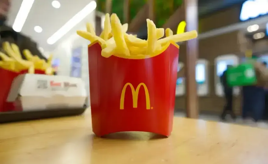 Ile kcal mają średnie frytki z McDonald’s? 327 kcal i porównanie