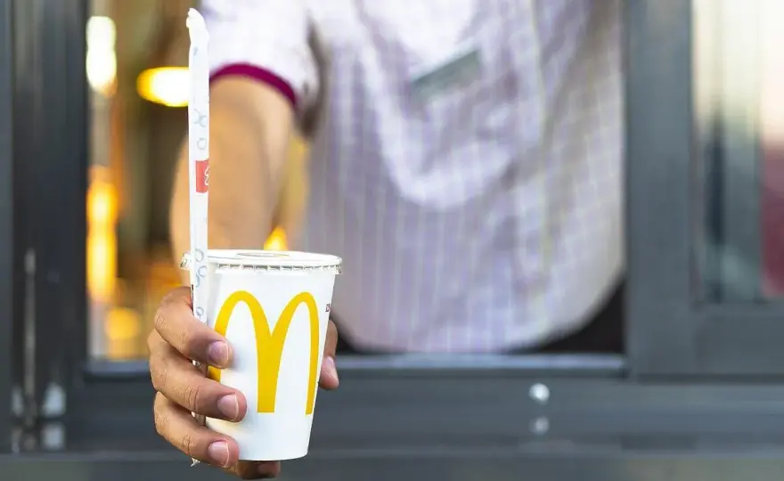 Cappuccino w McDonald's - ile ma kcal i od czego to zależy?