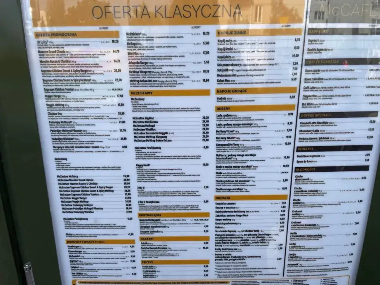 McChicken kosztuje 16,20 zł. Na tej karcie McDonald's znajdziesz też inne klasyki.