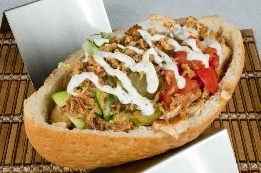 Zdjęcie Ile kalorii ma kebab rollo? Sprawdź, co wpływa na kaloryczność