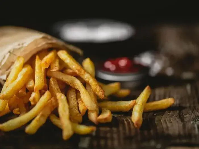 Zdjęcie Idealna temperatura do smażenia i pieczenia frytek, aby były chrupiące